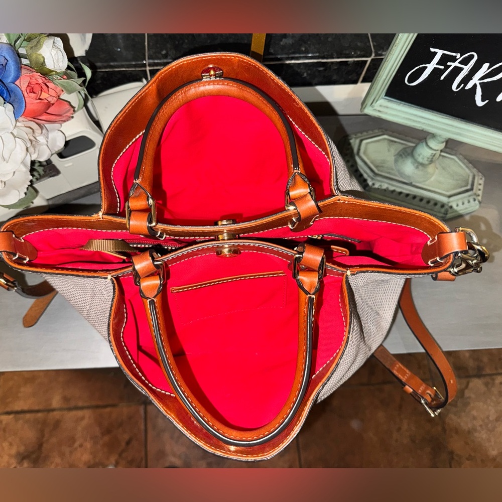 Dooney & Bourke Lizard Embossed Large Leather Barlow convertible bag - like New - Picture 7 of 16